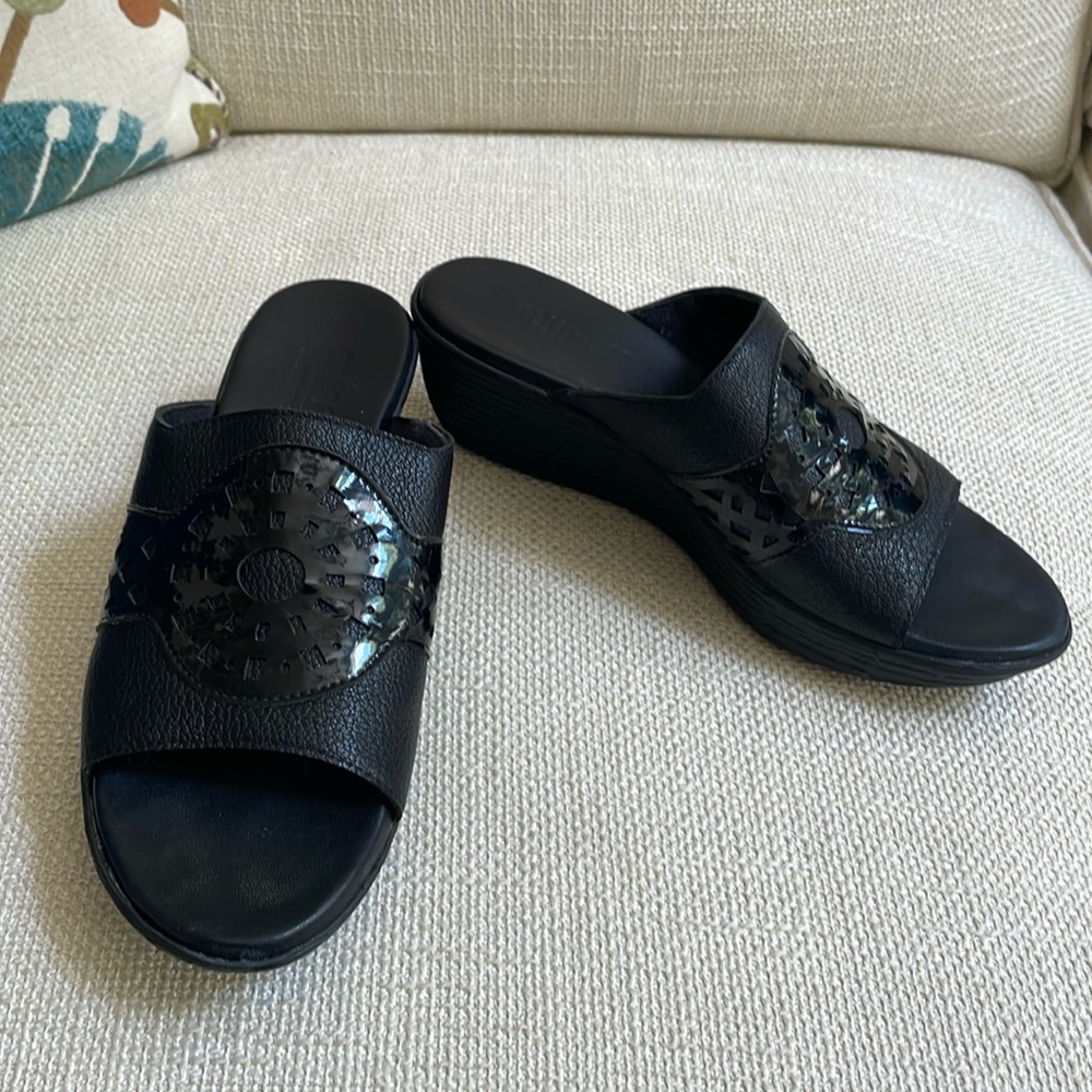 Munro Black Leather Slide Walking Wedge Miya Sandals